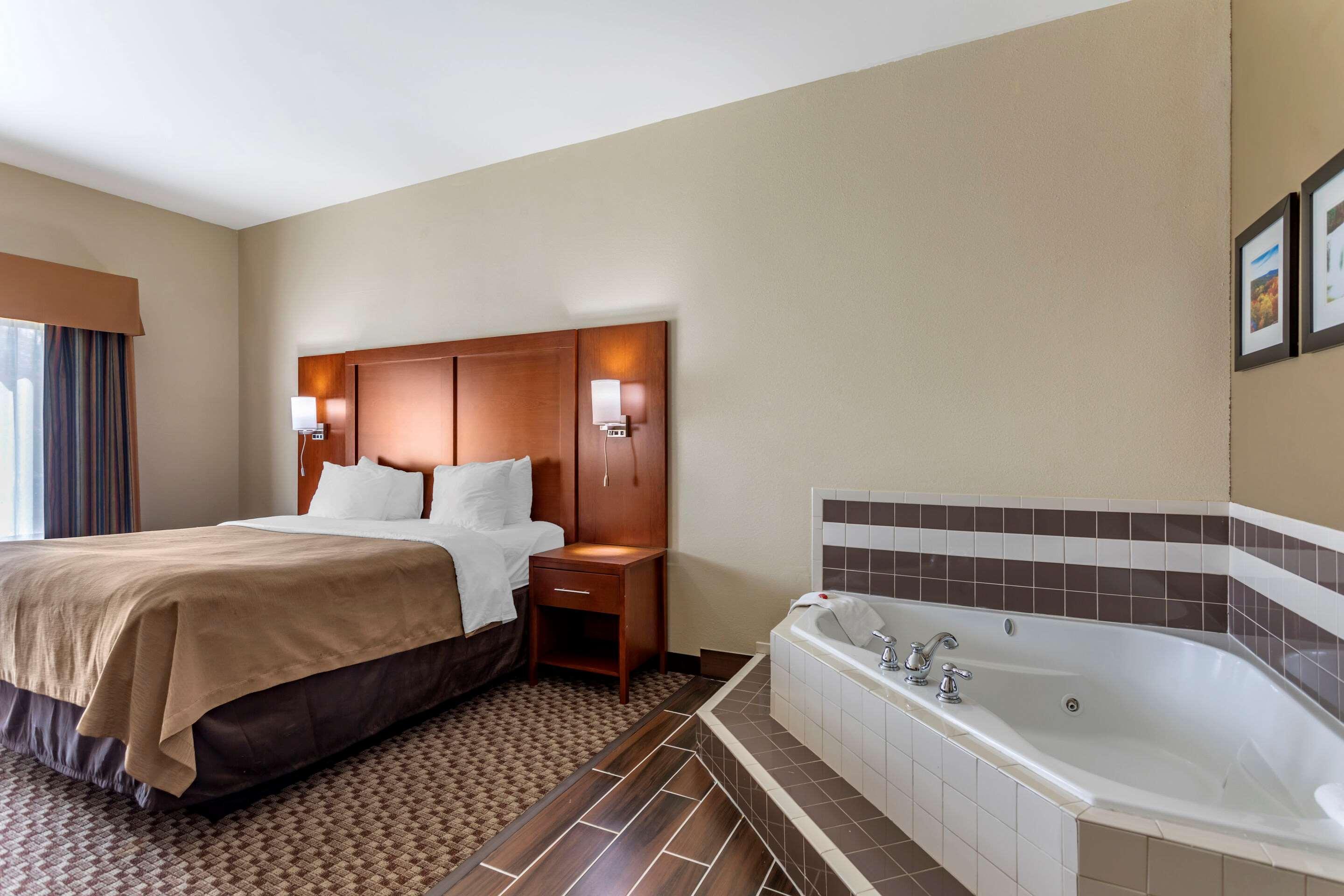 Comfort Inn & Suites Carbondale University Area Bagian luar foto