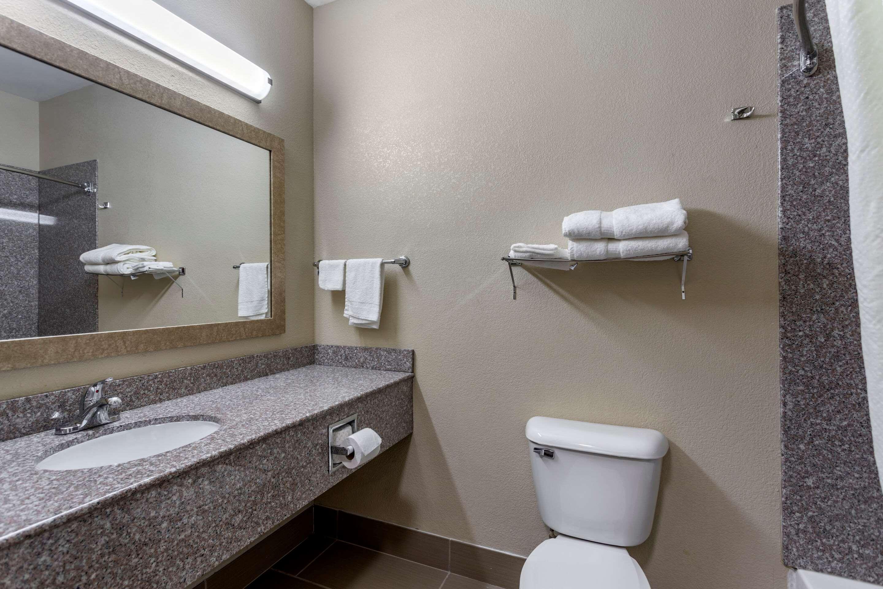 Comfort Inn & Suites Carbondale University Area Bagian luar foto